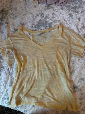 We The Free Light Yellow V-Neck Short Sleeve Tee